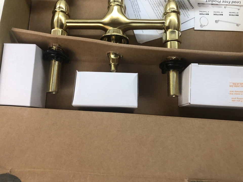 Grifo de cocina puente de latón Kingston con rociador KS1277ALBS Foto 2 de 3