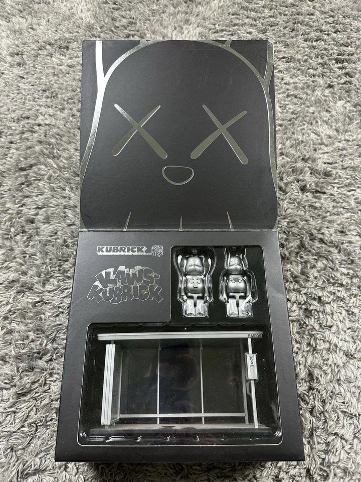 Juego de 5 juguetes vintage Kaws Kubrick Medicom parada de autobús edición limitada graffiti 2002 Foto 3 de 4