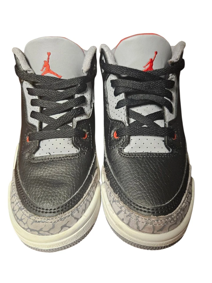 AIR JORDAN 3 RETRO NEGRO CEMENTO PREESCOLAR TALLA 11c -Negro/Rojo Fuego/Gris Cemento Foto 2 de 4