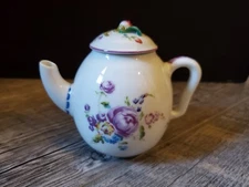 Mennacy Mini Teapot Victoria & Albert Museum Porcelain Franklin Mint