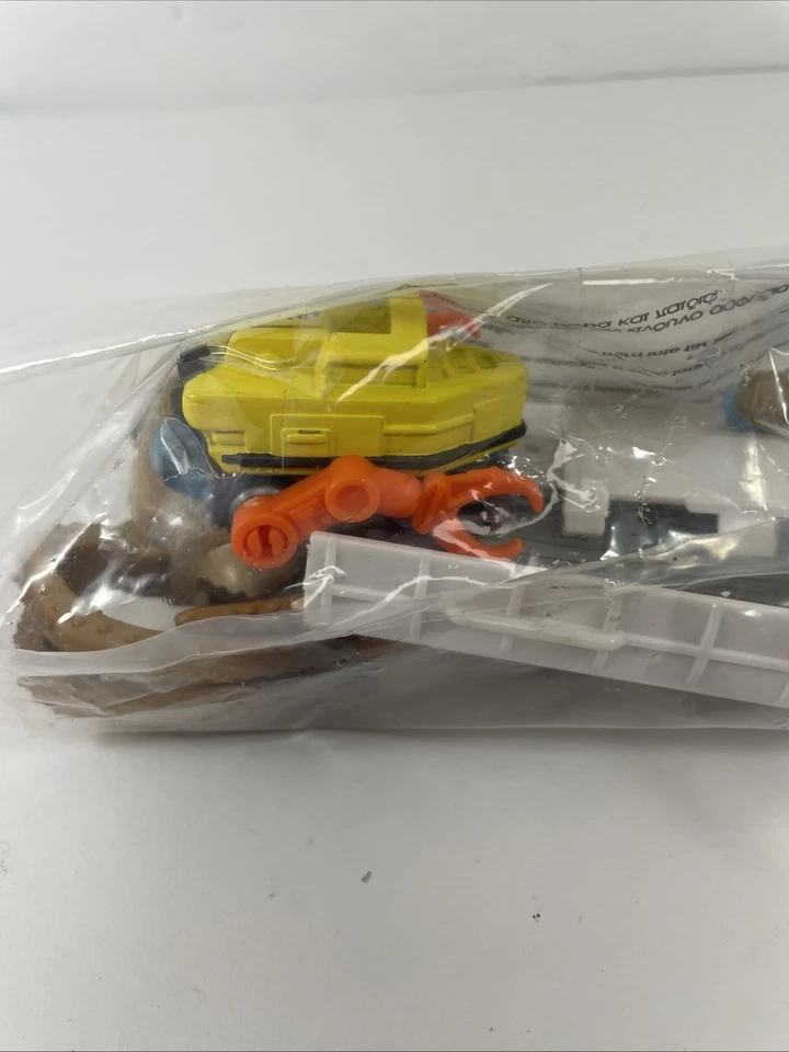 Vintage 1999 MATTEL MATCHBOX DEEP SEA EXPLORER PARTS Squid,Misc - Image 2 of 4