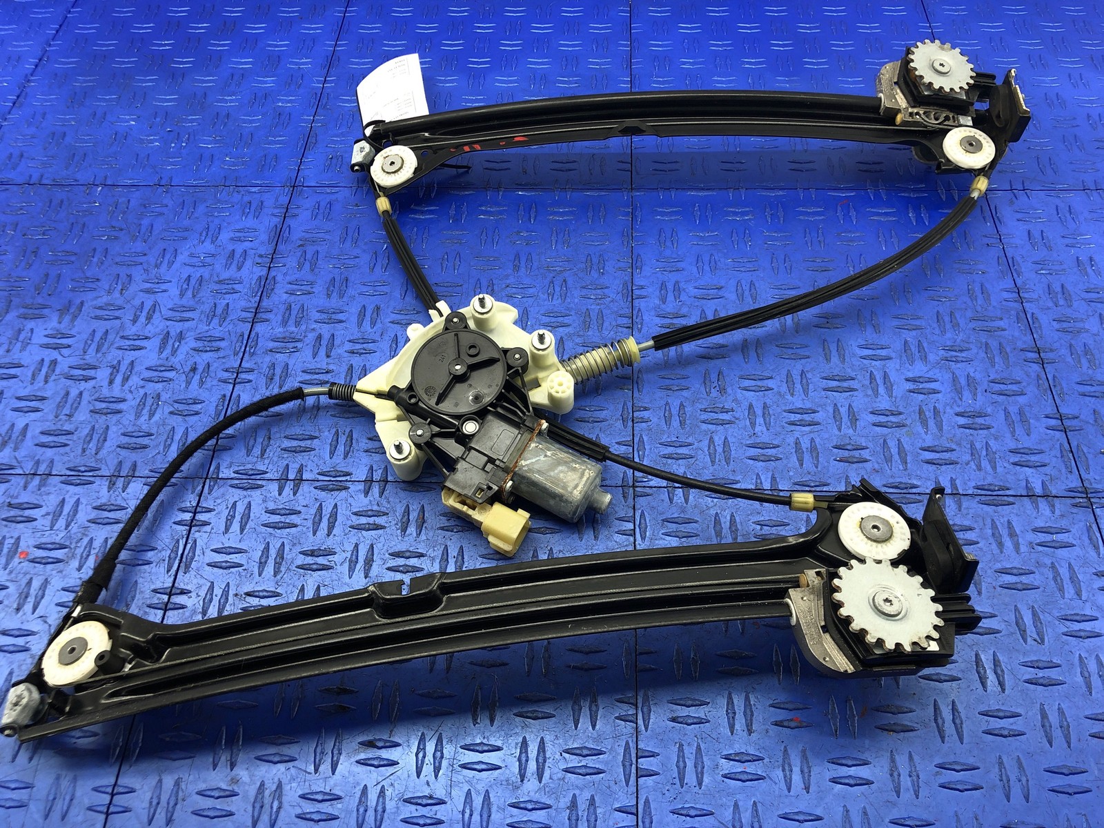2014-2019 MASERATI GHIBLI FRONT RIGHT DOOR WINDOW GLASS REGULATOR W/ MOTOR OEM