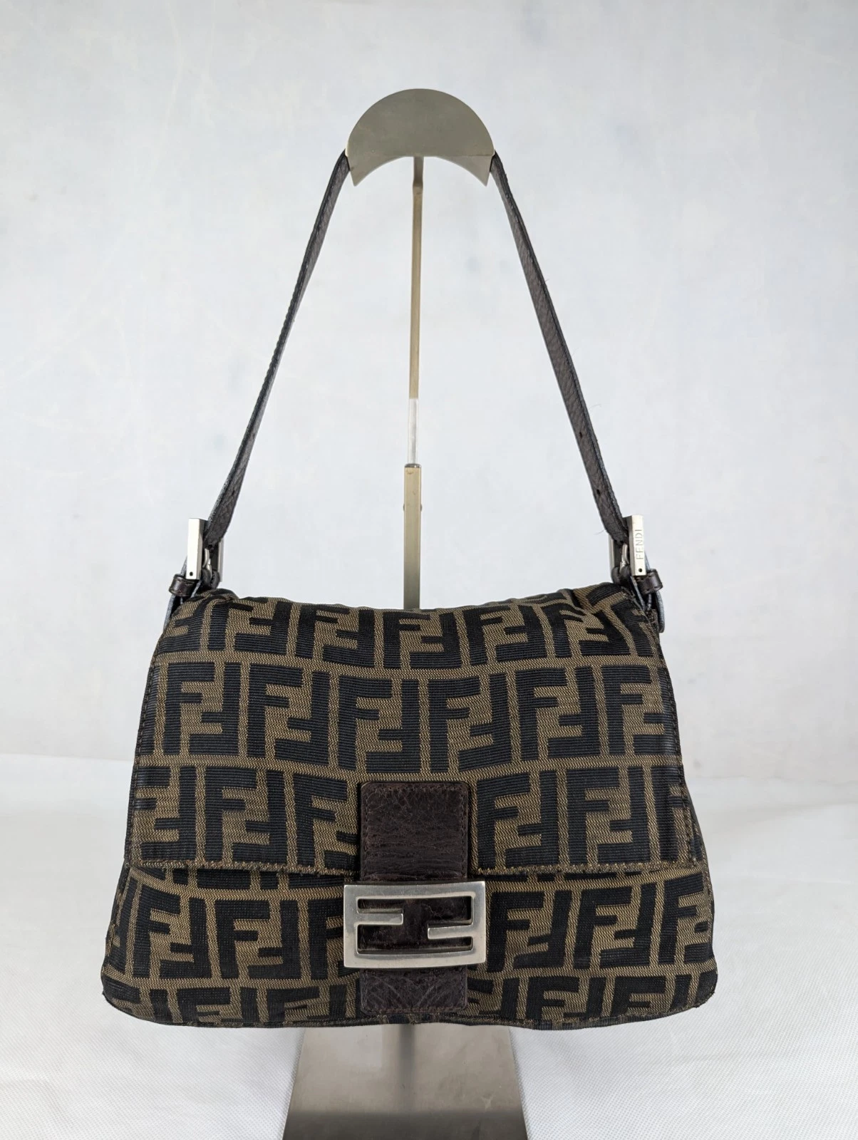 Autentica borsa a tracolla Fendi Mamma Baguette Hobo marrone Zucca Made in Italy