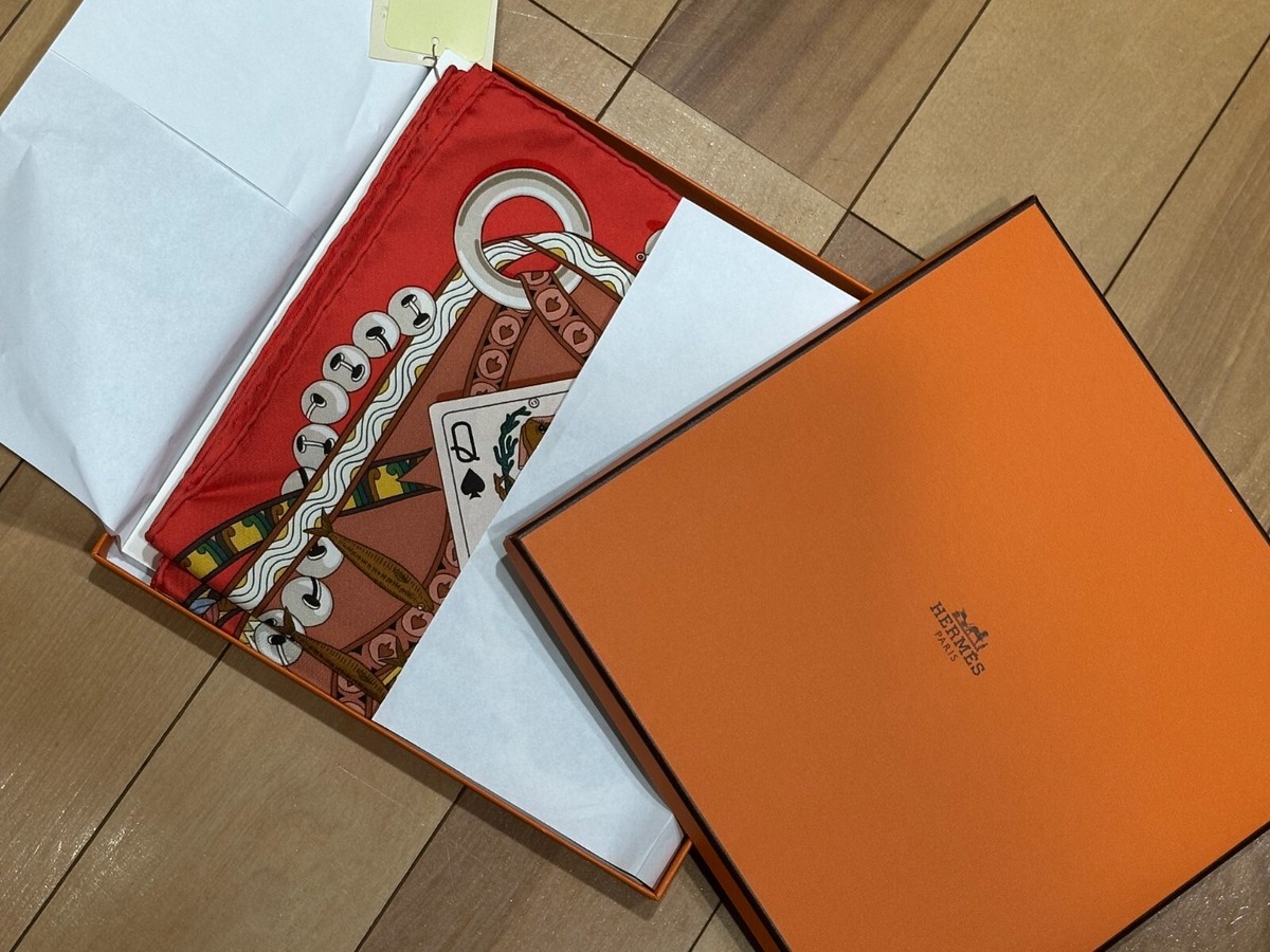 HERMES スカーフ BOX付き NEW! Auth Hermes Carré 90 Queen of Hearts Dame De Coeur Silk Scarf