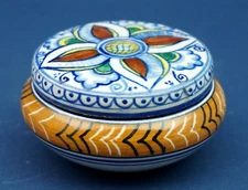 FARINA Faenza Italy,  Ancient ceramic Box 1800 XIX (as Deruta Cantagalli Ginori)