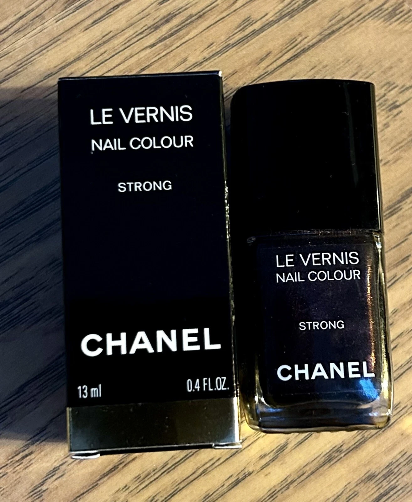 NIB CHANEL Le Vernis Nail Polish In Strong SOHO Collection, Very Rare, Ltd Ed