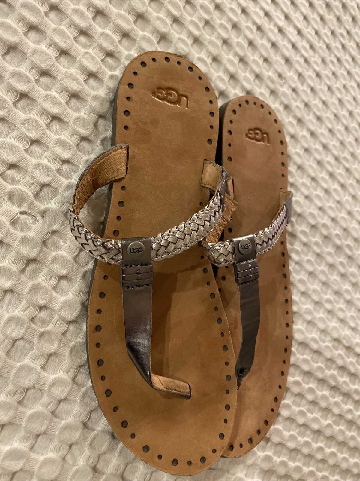 Sandali infradito intrecciati argento UGG Australia Bria taglia 9