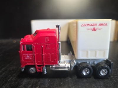  Vintage YatMing Kenworth Cab Leonard Bros Box Trailer Diecast 1:64 Red