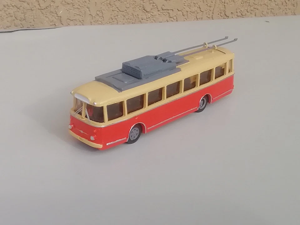 FILOBUS SKODA ARTIGIANALE IN RESINA ,BEN DETTAGLIATO SCALA 1/87 - Immagine 2 di 4