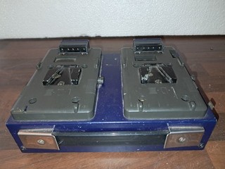 IDX VL 2. V Lock Battery Charger / AC Adapter