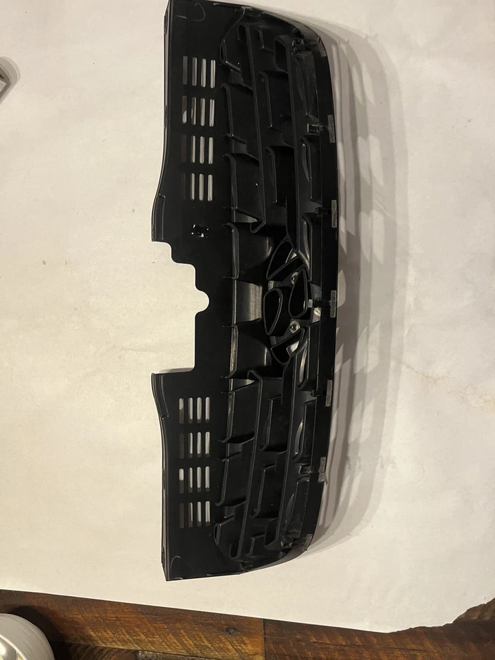 Hyundai Genesis 2009-2012 cupé rejilla de radiador central superior OEM nuevo Foto 2 de 3