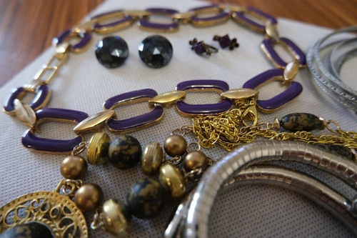 lot de bijoux anciens et vintage - Imagen 3 de 4