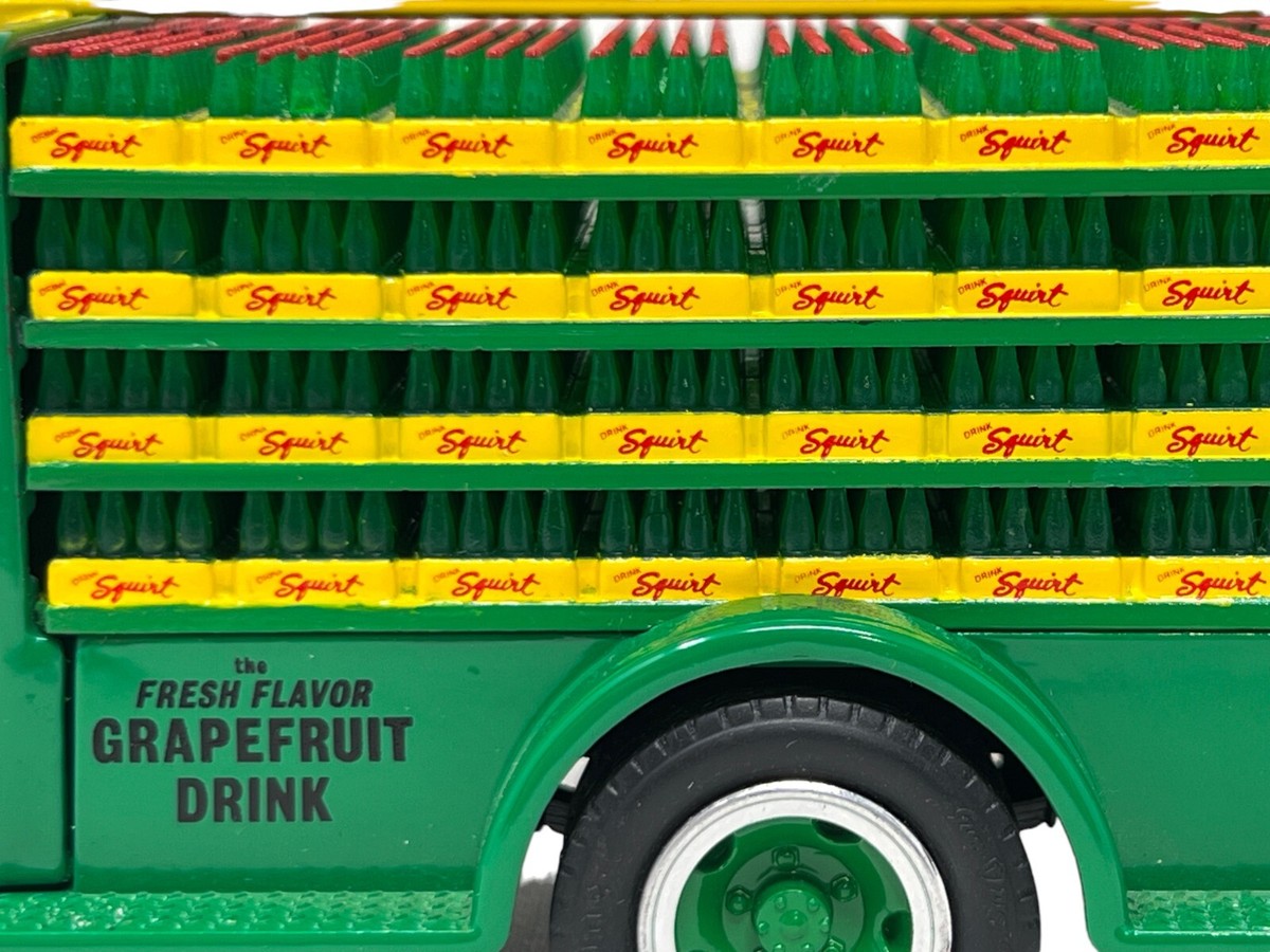 1951 Ford F-6 ボトラーズ トラック　1/34 First Gear 1951 Ford F-6 Bottler's Truck 1/34 Scale Squirt