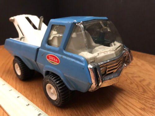 ✰ VINTAGE TONKA  9” BLUE WRECKER/ TOW TRUCK w/White Bed Liner 9" ✰SHIPS ASAP/US  - Picture 1 of 8