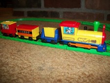 VINTAGE 1980'S KID'S TOY TRAIN  RAILROAD BATTERY OPERATED SET UNBRANDED