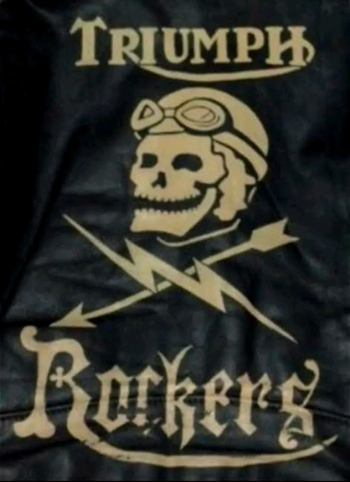 CALAVERA MOTO TRIUMPH ESTILO VINTAGE HECHA A MEDIDA con CASCO  Foto 2 de 2