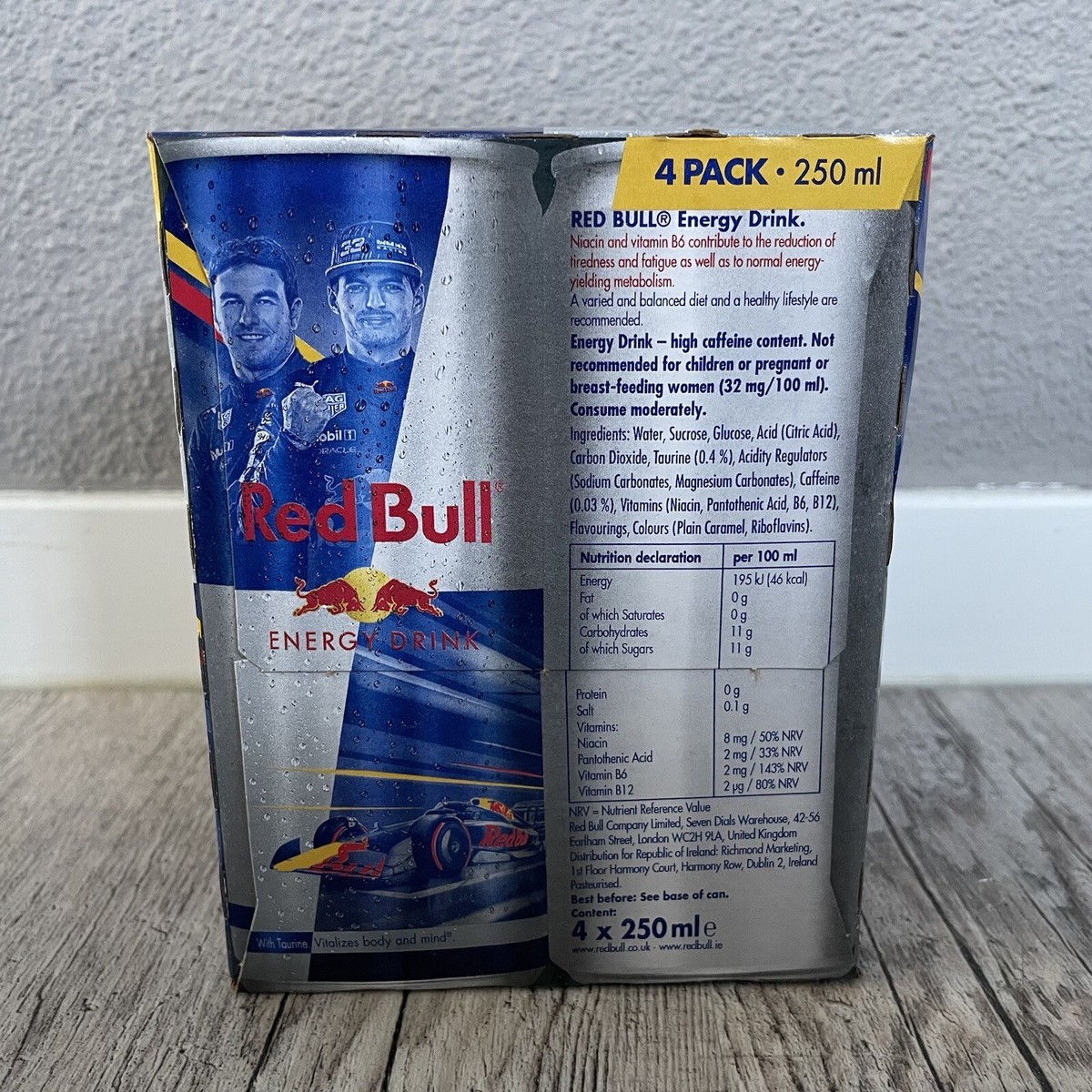 イッツァページ REDBULL Spark 18S778 1/18 RED BULL RB18 NO.11 WINNER SINGAPORE GP
