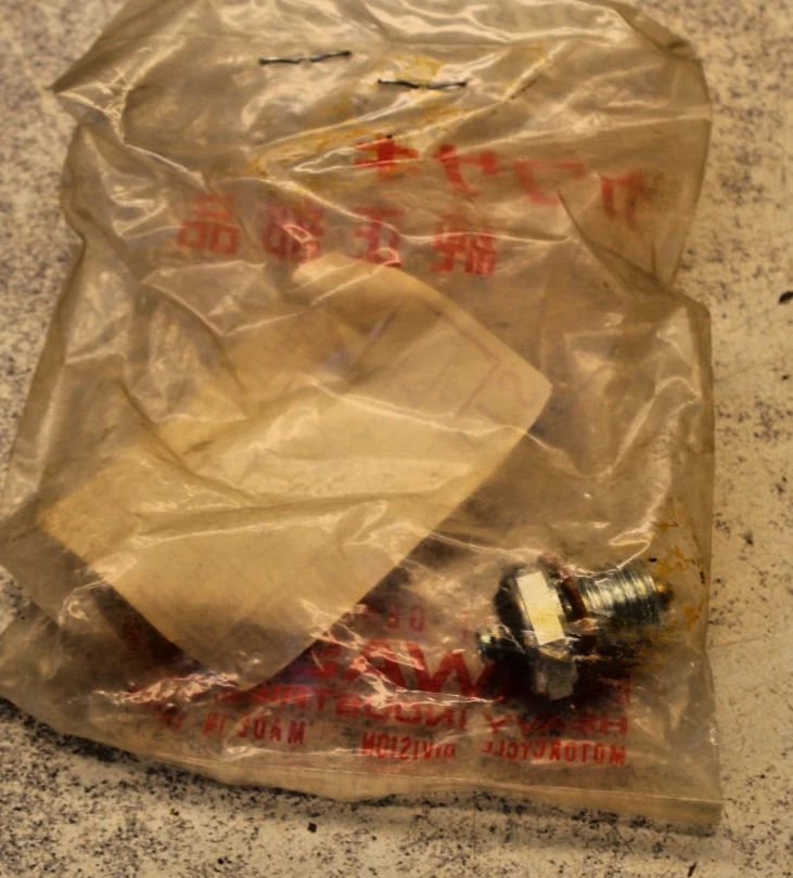 INTERRUPTOR NEUTRO TRANSMISIÓN KAWASAKI F11 F11M Z1 -A-B 73-1975 OEM NOS 13151-018 Foto 2 de 2