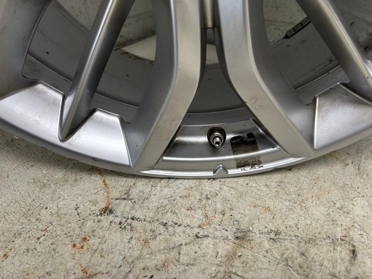 2022 MASERATI LEVANTE 20X9 Wheel 15 Spoke B Condition OEM ID 670112462
