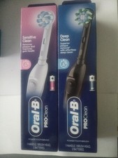 Lot Of 2 Oral-B Sensitive Clean Power Toothbrush/Oral- B Deep Clean Tooth Brush
