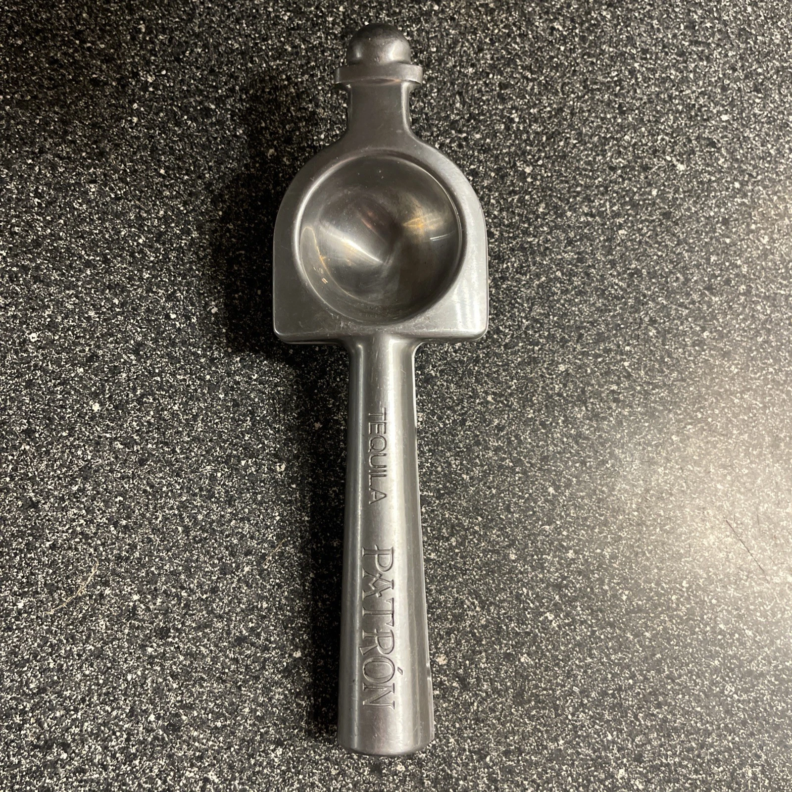 Tequila Patron Lemon Lime Citrus Squeezer Hand Press Juicer Cast Aluminum Promo
Opens in a new windo