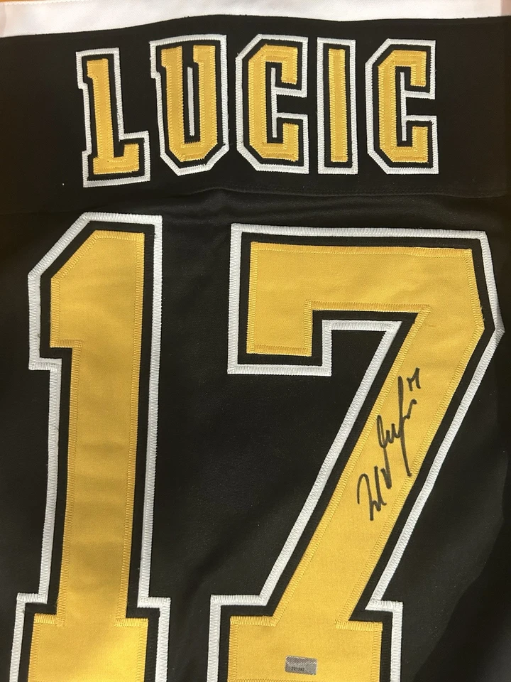 Camiseta autografiada de la antigua estrella de los Boston Bruins Milan Lucic con certificado de autenticidad de imagen NUEVO Foto 2 de 4