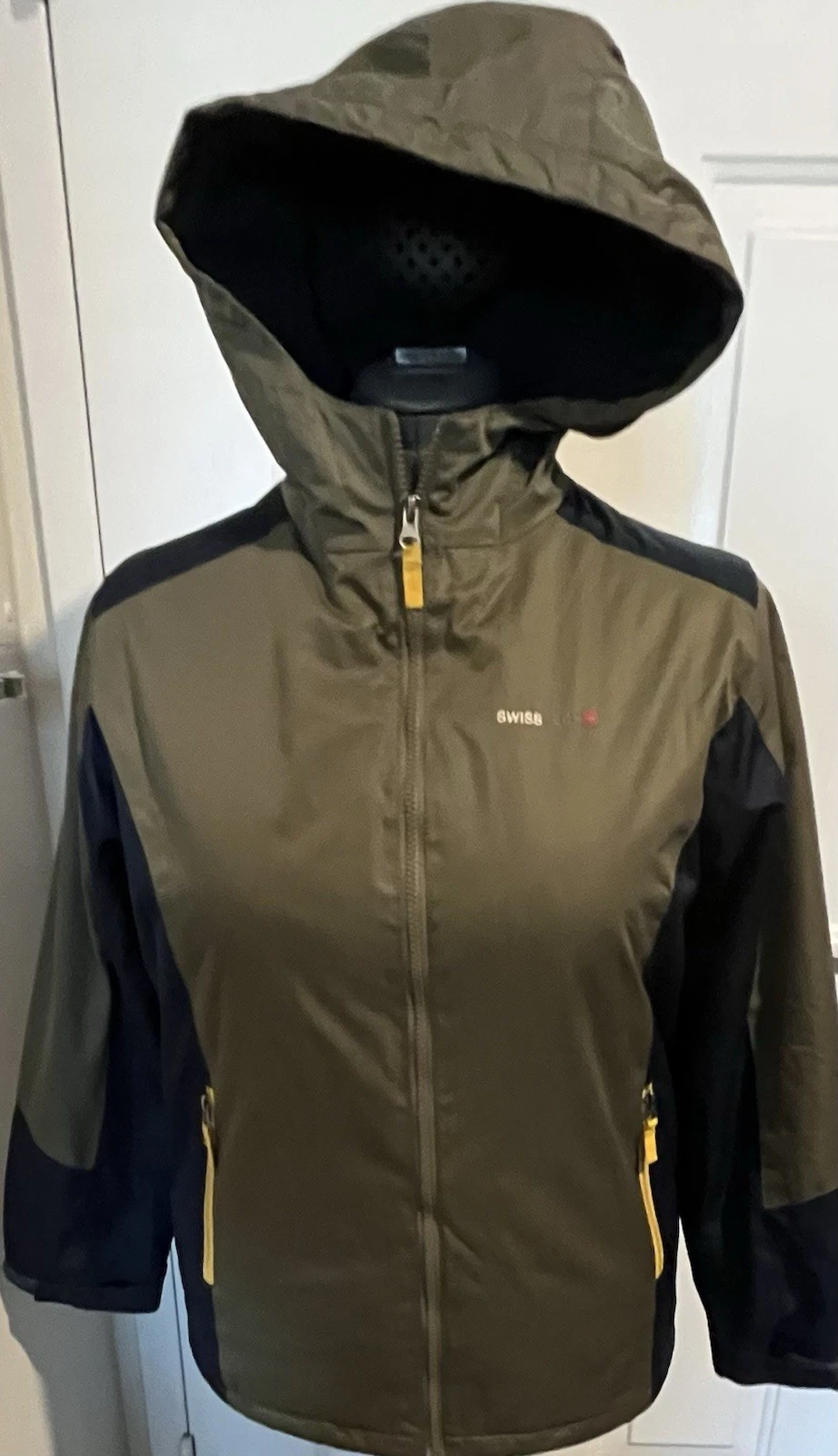 Swiss Tech Performance Gear Men’s Rain Jacket