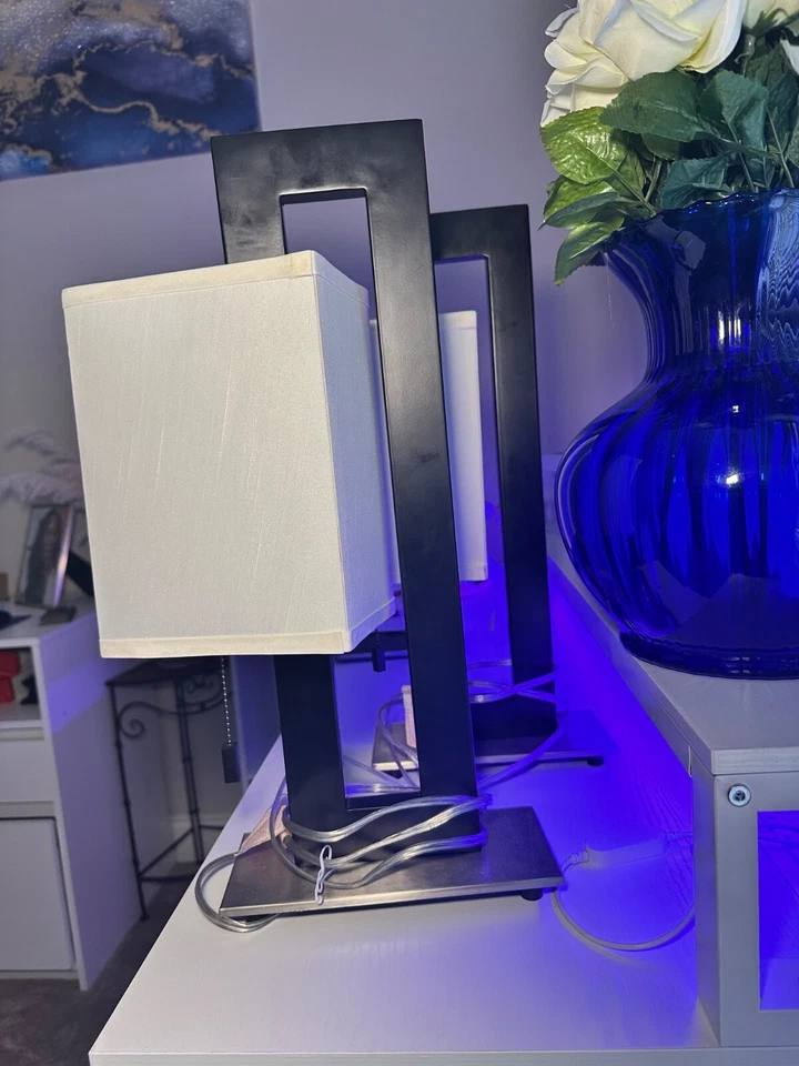 Juego de 2 lámparas. ¡Ilumina tu espacio con este impresionante conjunto de lámparas! Foto 2 de 4