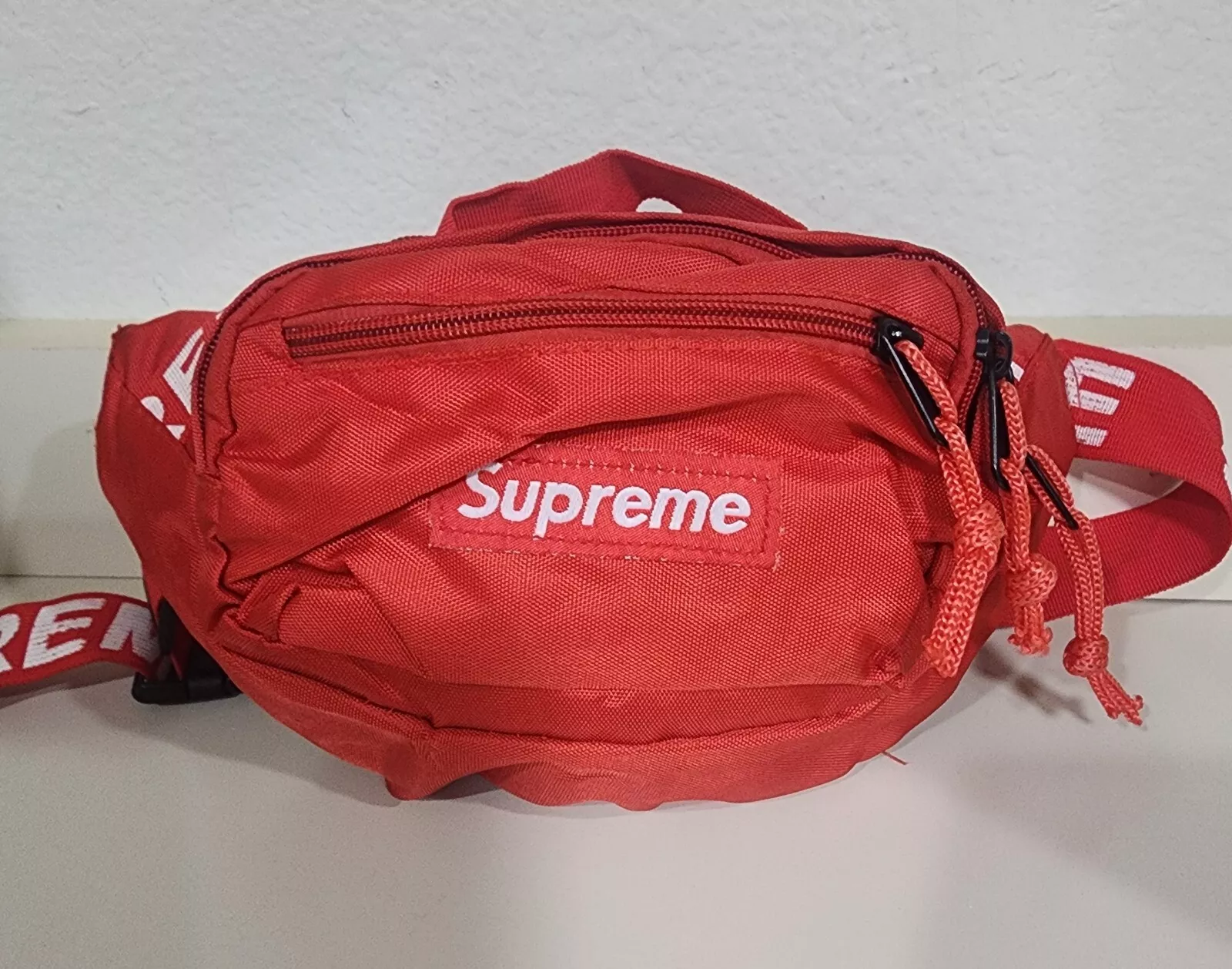Sac taille suprême rouge excellent état !