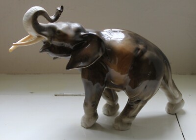 Royal Dux Bohemia Porzellan Elefant   Modell 378   handbemalte Figur