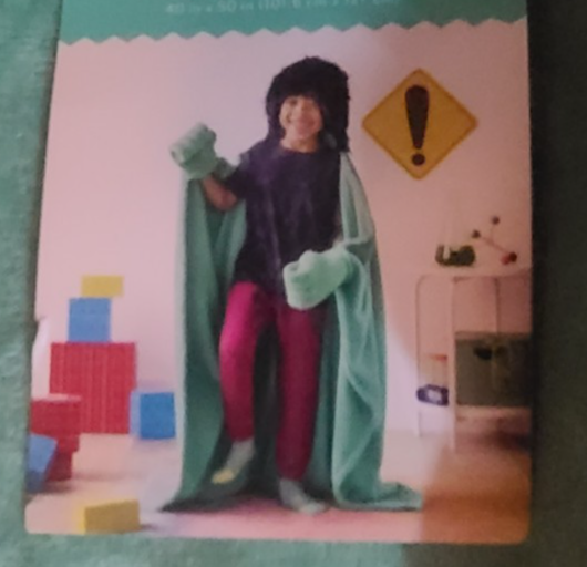 Pillowfort Marvel Hulk Hooded Blanket Green with Black Hairy hood & hulk hands