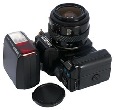 Minolta Alpha 7000 35mm Film AF SLR c/w AF Zoom 35-70/4 Lens &amp; 1800AF Flash Kit