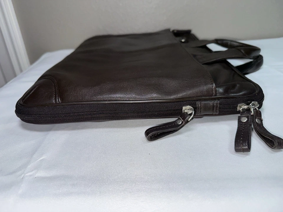 Maletín delgado expandible de cuero marrón para computadora portátil Latico Foto 3 de 4