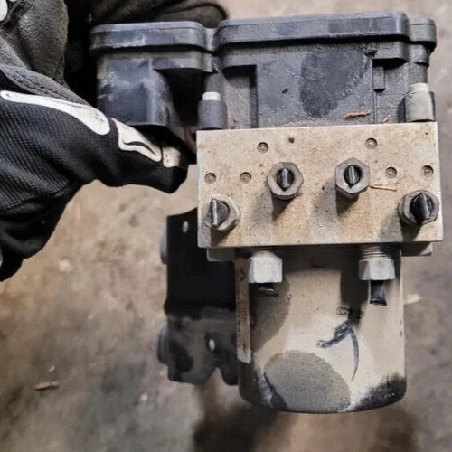 Conjunto de módulo de bomba de freno ABS camioneta Dodge Ram 1500 2017-2022 original OEM Foto 4 de 4