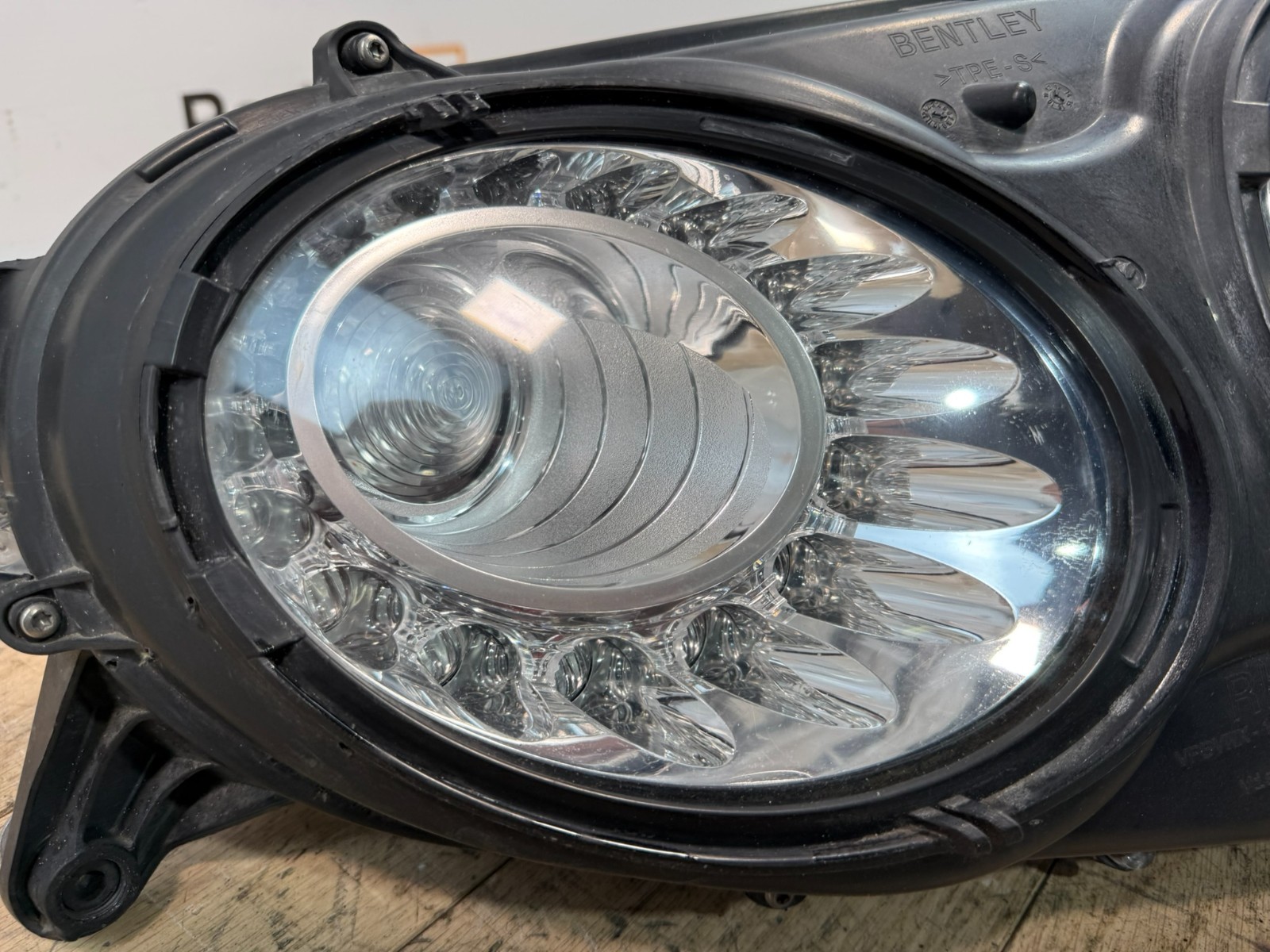 2013 BENTLEY CONTINENTAL GT COUPE OEM FRONT RIGHT PASS. HEADLIGHT COMPLETE