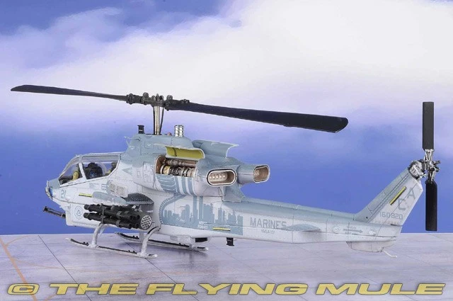 Forces of Valor 1:48 AH-1W SuperCobra USMC HMLA-167 Warriors - Image 2 of 4