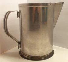 Vintage Stainless Steel Lion Bentley #3164 Pitcher with Ice Catcher 6 Cups