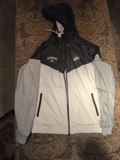 men nike windrunner windbreaker jacket size large