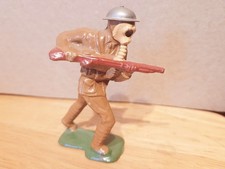 NICE 1930s BARCLAY B91 749 LEAD DIME STORE G.I. SOLDIER RUNNING W/ GAS MASK 2