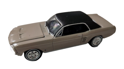 Miniature GREENLIGHT 1/18 - Ford Mustang Coupé 1967, Couleur Beige - Réf GREEN13642