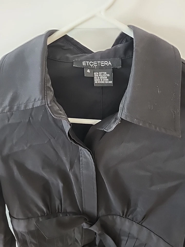 Blusa Camisa Etcetera Victoriana Negra Elastizada Negra Talla 4 Botones Plisada Usada en Excelente Condición Foto 4 de 4