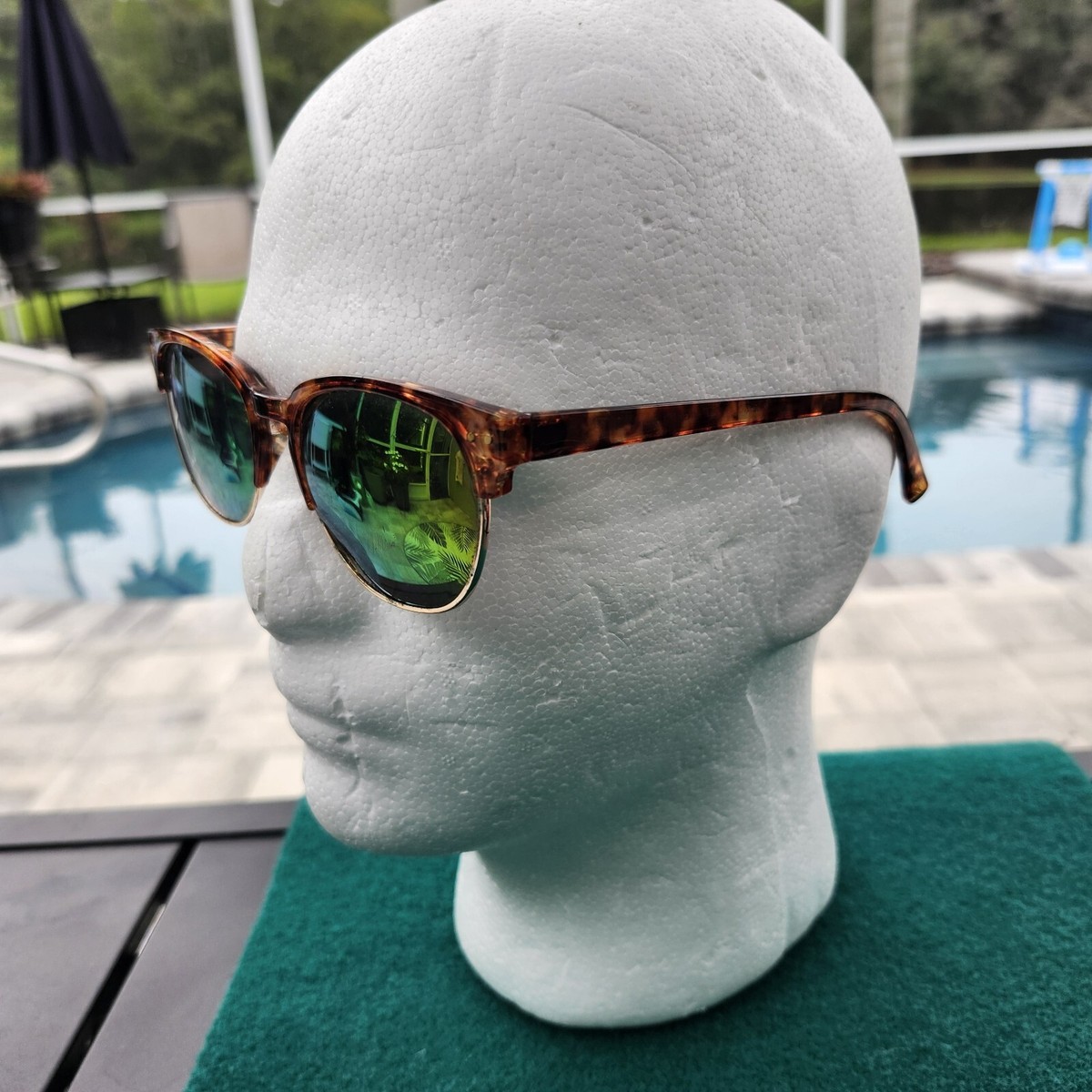 Panama Jack Olive Sunglasses with Black‎ Accents Polarized Classic Matte Black & Green Trim 100% UVA-UVB Lens  main image 4