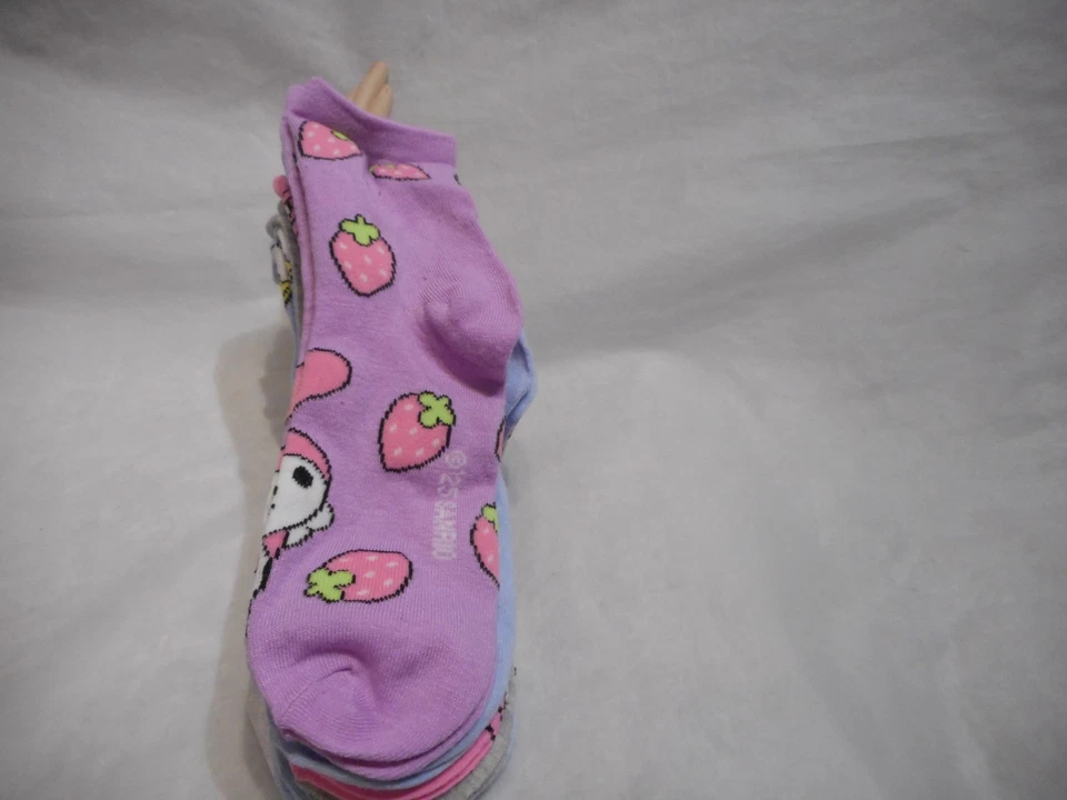 Hello Kitty And Friends 5 Pairs Multicolor Women's Socks. Size 9-11 - Image 4 of 4