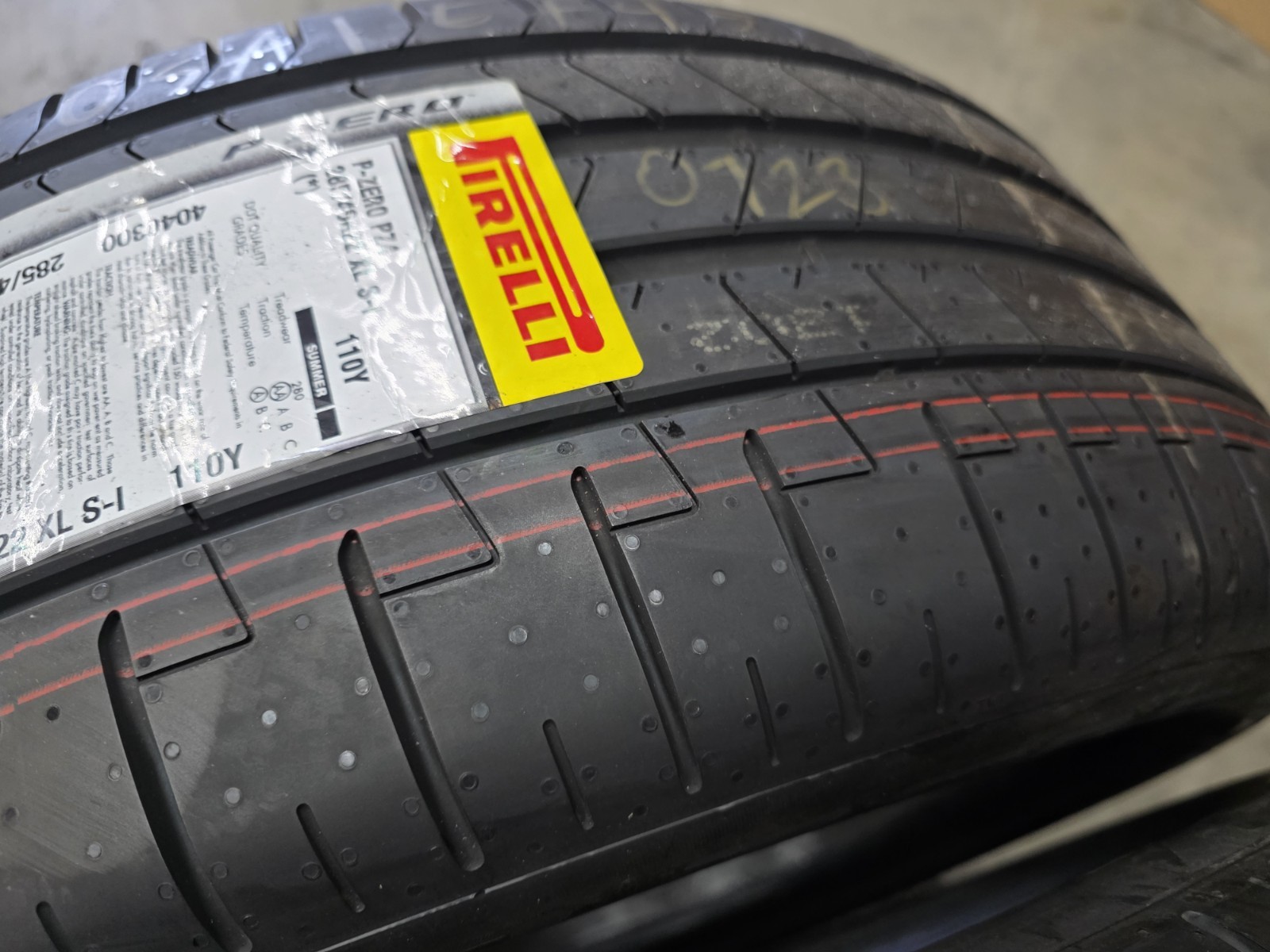 ROLLS ROYCE CULLINAN PIRELLI TIRES FRONT & REAR 285/40R22 110Y XL 255/45R22 107Y
