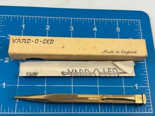 Lápiz cuadrado dorado laminado Judd's muy bonito vintage Yard O Led en caja