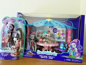 enchantimal pavo real