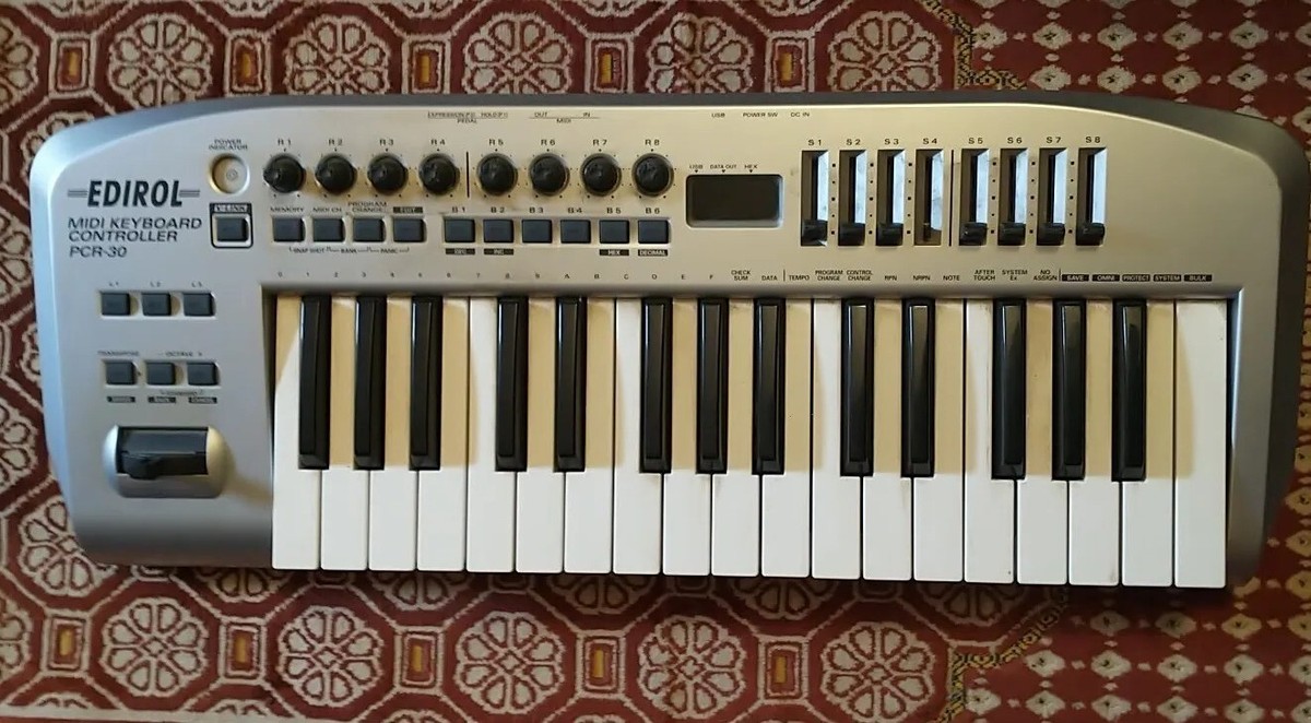 Roland Edirol PCR-30 Midi Keyboard Controller. With Driver On Disc 