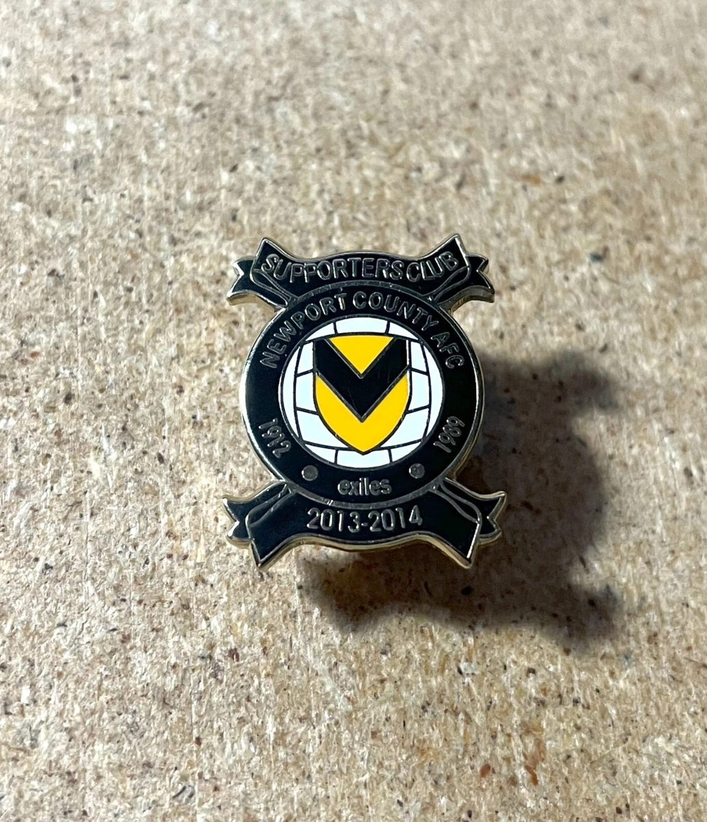 Pin's Vintage Supporters Club De Football - Manchester - Broche Émaillée