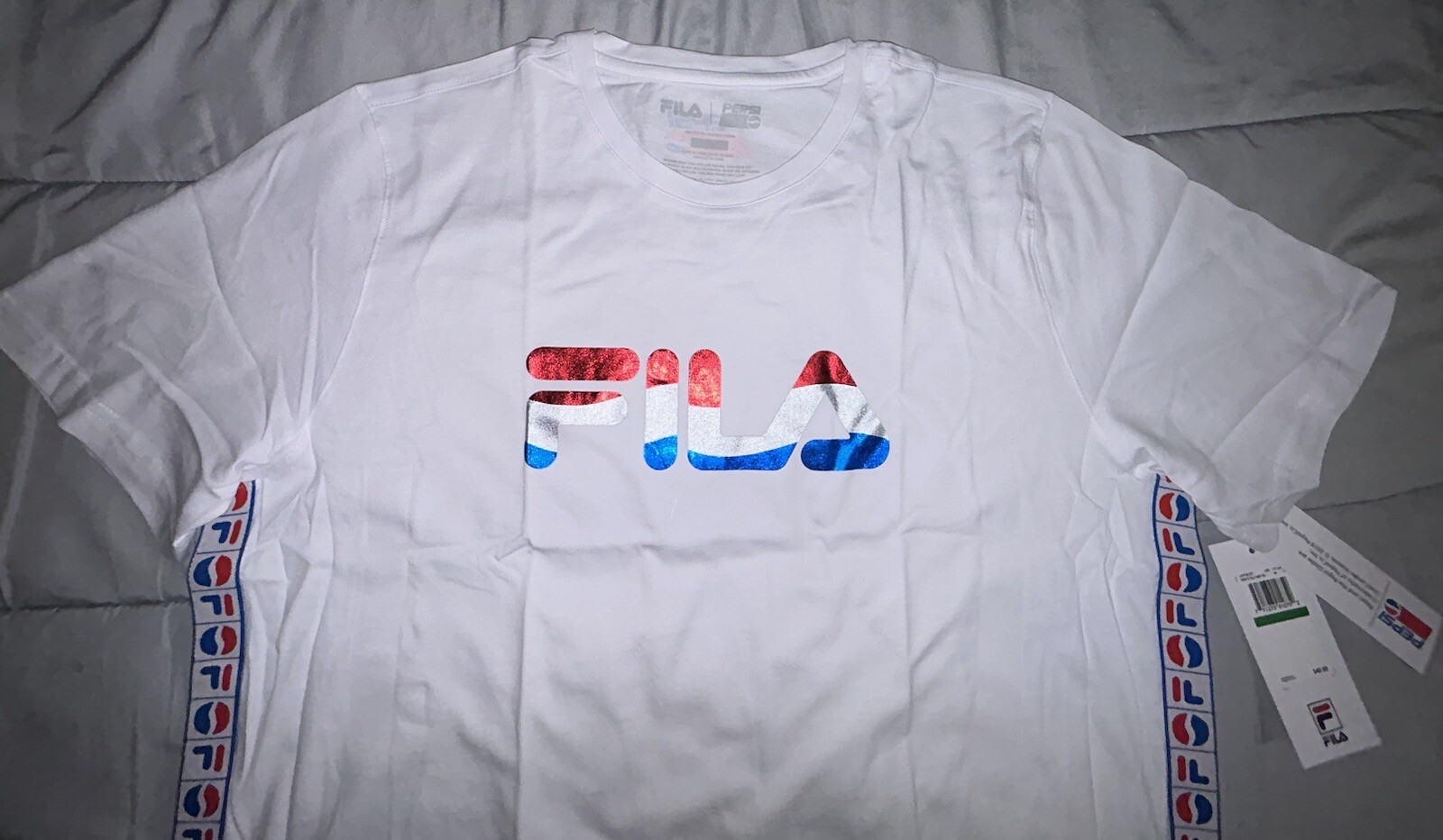 T shirt bianca nuova con etichette FILA Pepsi Tape da uomo taglia media