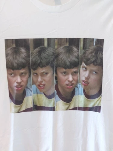 Freaks and Geeks Mens Tshirt Size M Sam Weir Retro Kitsch Jud Apatow Seth Rogen - Picture 2 of 4